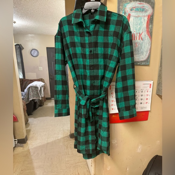 Green black flannel dress  size lg will take offers - Picture 2 of 2